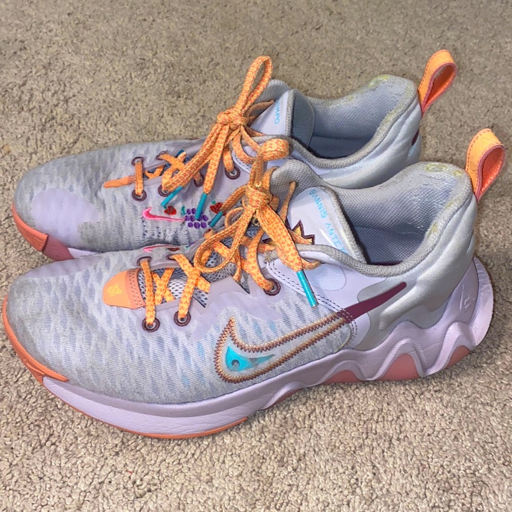 Giannis Super Smoothie Basketball/ Volleyball Shoe